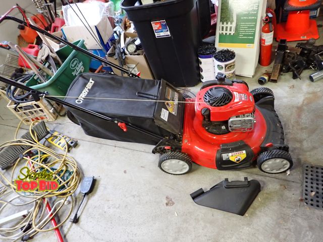 Lot 59-39404 - Troybilt Push Mower 21" Cutting Deck Gas Push Mower, Like New, Works