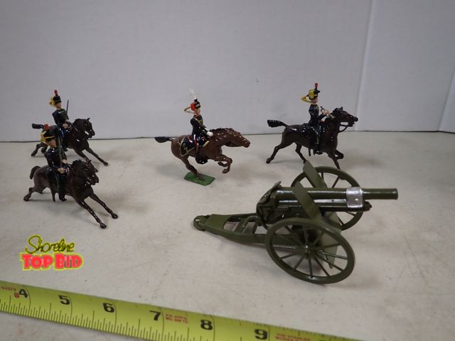 Lot 59-41132 - British Cast 3 1/2" Four Horses *&amp; Soldiers and 1 Cannon, Mint
