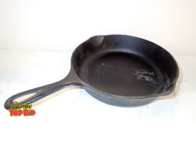 Lot 59-14462 - Ca. 1950 Wagner Ware Cast Iron No. 6 Sidney Ohio U.S.A. 1056W. Estimated value $50.00 to $ 100.00