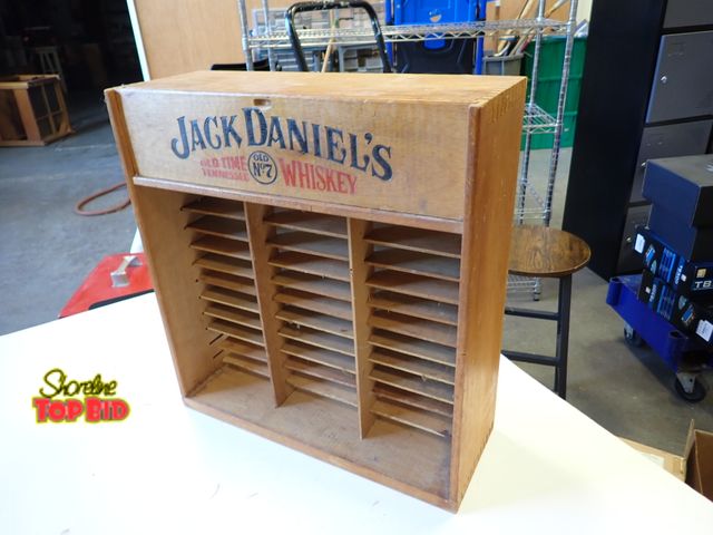 Lot 59-24049 - Vintage Jack Daniels Old Time Tennessee Whiskey Alt NR 7 Holz Display Einzelhan 17' x 16" x 6"