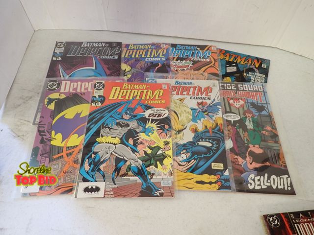 Lot 59-51044 - 8 Vintage Batman Detective Comic Books