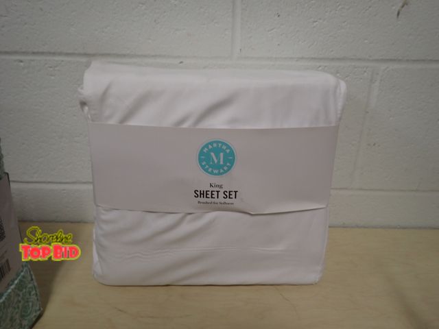 Lot 59-45009 - New Martha Stewart King Sheet Set