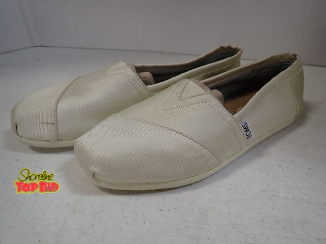 Lot 59-43610 - Size 6.5 Women's Toms Shoes, Gently Used in Excellent Condition