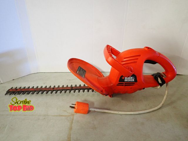 Lot 59-50075 - Black &amp; Decker 16" Hedge Trimmer, Electric