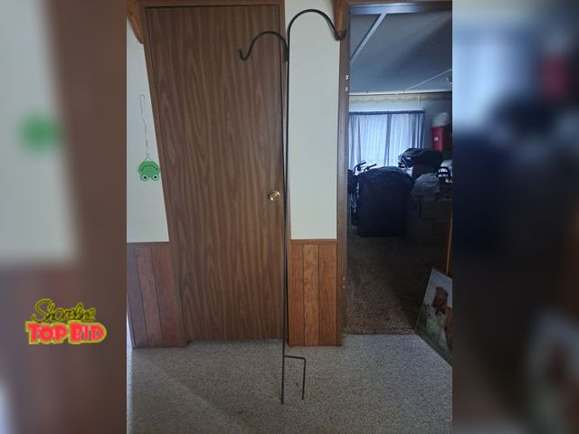 Lot 59-76011 - 2 sided plant hanger