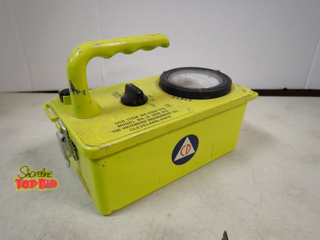 Lot 59-41172 - Vintage Civil Defense Model 1B Geiger Counter Victoreen Model CDV-715