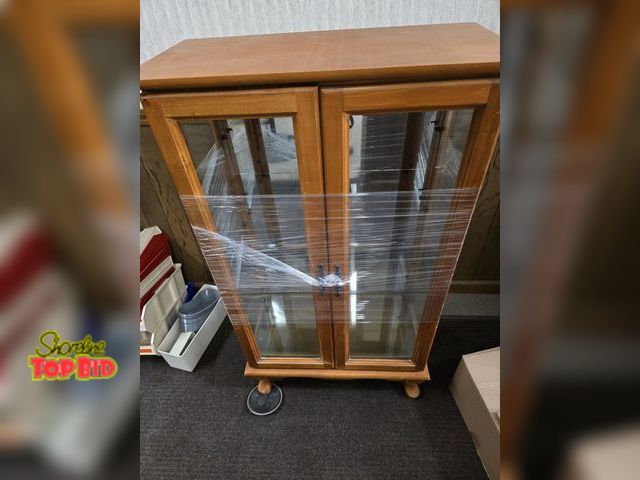 Lot 59-76028 - Curio cabinet  with 3 glass shelves and 1 scratch on top