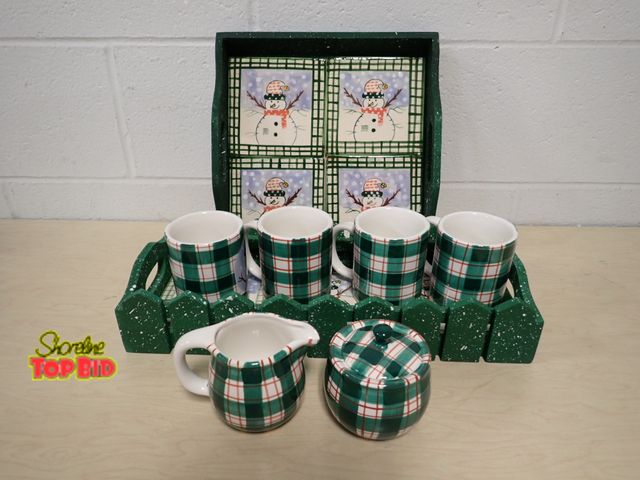 Lot 59-13056 - Cute Holiday Serving Set