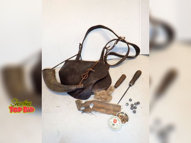 Lot 59-14632 - American Civil War Frontier Original Gear Powder Horn with Woode Stopper, Leather Pouch Bag with Few...