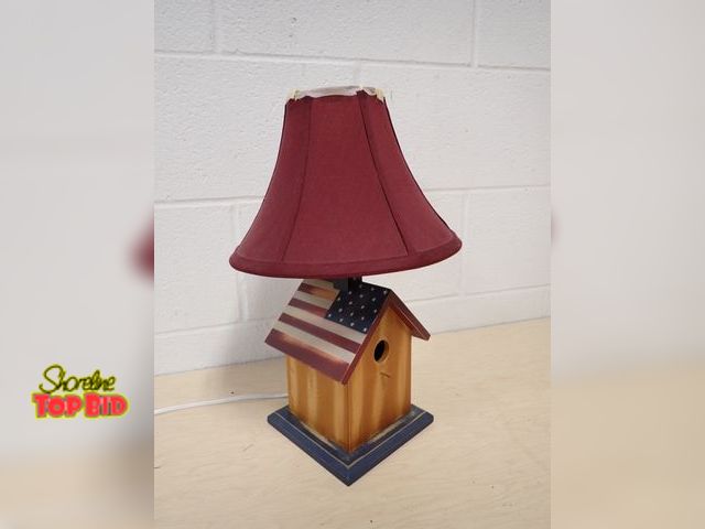 Lot 59-41026 - Birdhouse Table Lamp