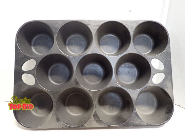Lot 59-14236 - Antique Griswold Cast Iron Muffin Pan, often referred to as a "gem pan" early 20th century