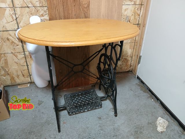 Lot 59-71011 - vintage Oak treadle sewing machine accent table
30T x32x22