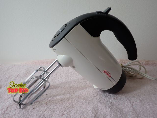 Lot 59-43532 - Sunbeam Hand Mixer