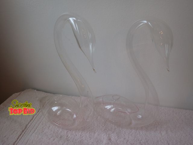 Lot 59-43433 - Vintage Set of 2 Delicate Hand Blown Glass Swans Vase Plant/Propagation Oil Lamp