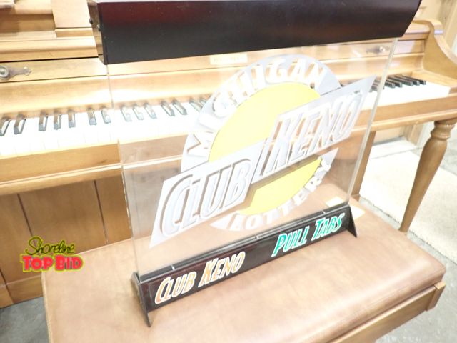 Lot 59-42000 - Advertisement Light Up Michigan Club Keno Lottery Sign Ceiling Hanging 18 x 18