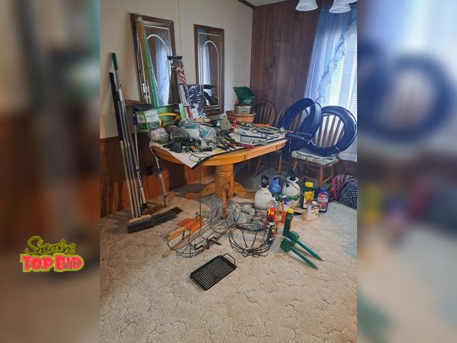 Lot 59-76061 - Large lot yard n garden tools n misc.