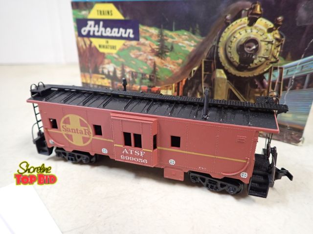 Lot 59-41765 - Athearn HO Santa Fe bay window caboose kit