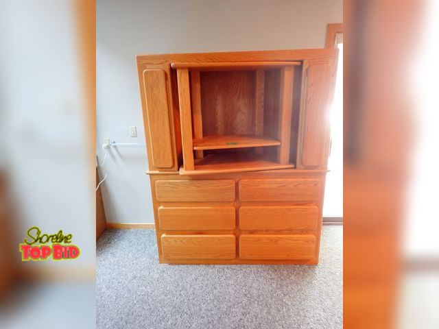 Lot 59-18176 - Beautiful Heavy Oak Custom Made 6-Drawer Dresser Chest Lower &amp; TV Stand Upper with Swivel Stand ...