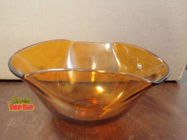 Lot 59-10253 - Mid-Century Modern 1960s Anchor Hocking Folded amber Glass Bowl, No Chips or Cracks