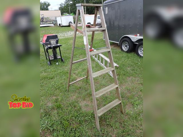 Lot 59-21288 - 6-ft Wooden Ladder