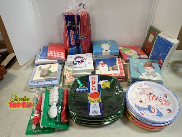 Lot 59-41811 - Holiday plates, napkins and solo cups