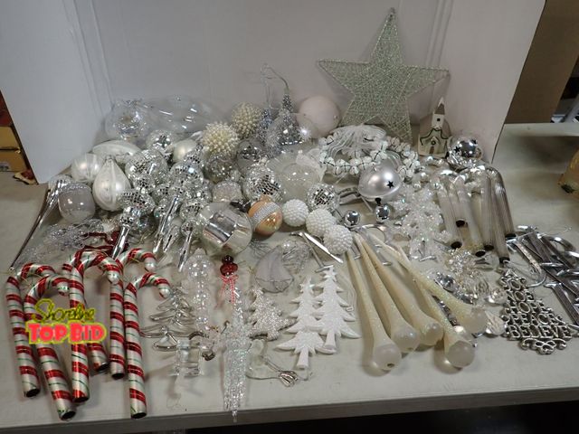 Lot 59-41695 - Beautiful Christmas ornaments