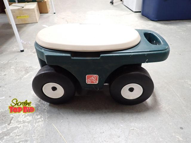 Lot 59-41009 - Step-2 Garden Hopper Rolling Cart