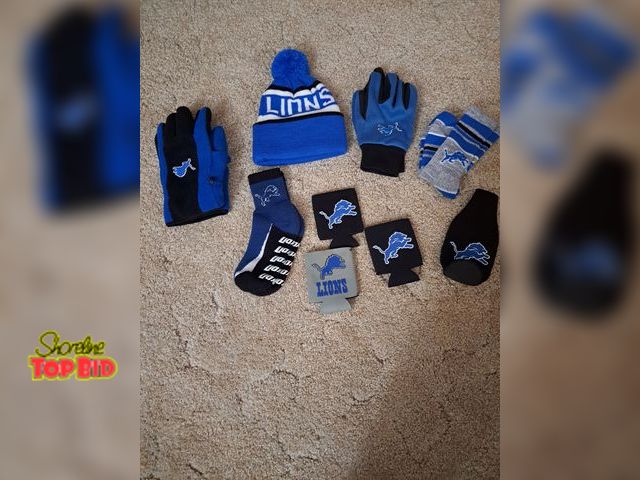 Lot 59-76012 - Men's detroit Lions gloves,hat,socks and beer coosies