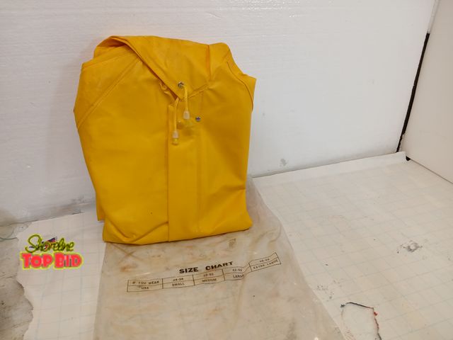Lot 59-71036 - New Large rain  suit unused