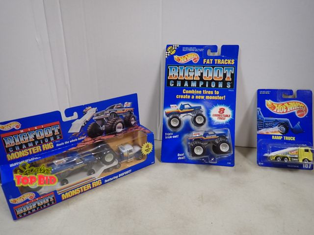 Lot 59-41123 - 3-pc Hot Wheels Lot