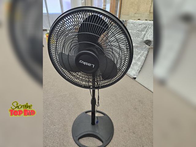 Lot 59-76030 - Lasko oscillating stand up fan