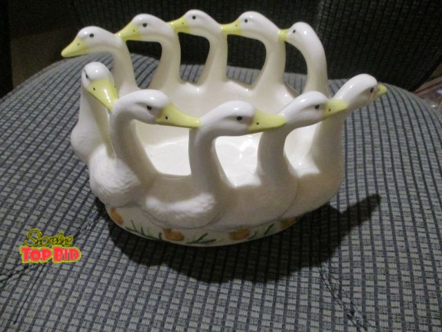 Lot 59-92021 - Vintage 1983 Holland Mold Gaggle of Geese Ceramic Planter Bowl 10 Goose 9”