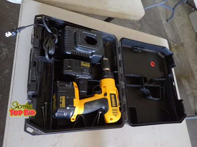 Lot 59-20108 - DeWalt XRP Drill with 2 Batteries &amp; CHarger in Case, Working