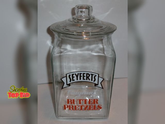 Lot 59-74522 - Vintage Large Seyferts Original Butter Pretzels Large Glass Advertising Jar with Lid - no flaws. App...