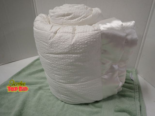 Lot 59-21469 - Never Used King Size Down Alternative Blanket