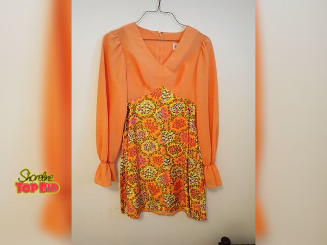 Lot 59-43543 - Vintage Jerell of Texas 1970s Orange and Floral Dress - Excellent Condition - Appears to be a small/...