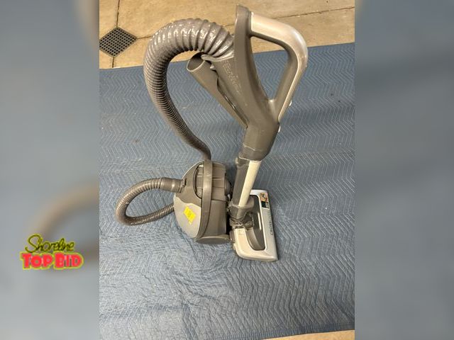 Lot 59-40007 - Kenmore Elite 800 Series CrossOver Bagged HEPA Sealed System Multisurface Canister Vacuum- Works
