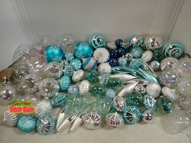 Lot 59-41661 - Beautiful Christmas ornaments