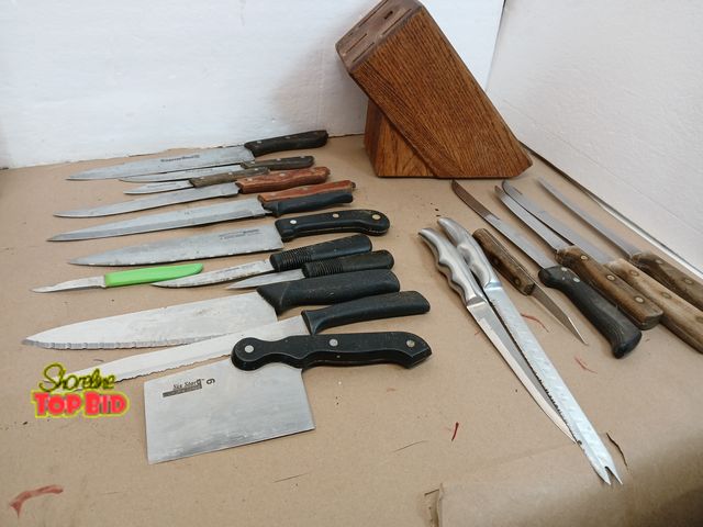 Lot 59-71025 - Knife lot