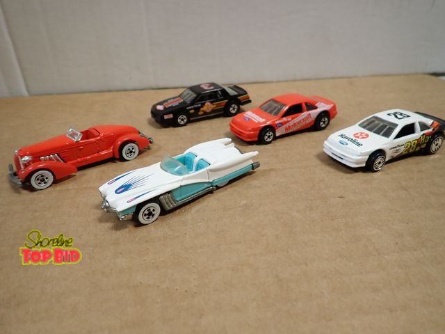 Lot 59-24123 - 5 Vintage Hot Wheels Collector Cars