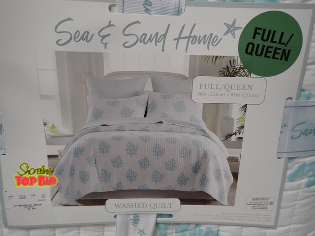 Lot 59-46112 - New, Original Packaging Queen Comforter white and Beach Blue by Sea and Sand Home. 85" x 92"