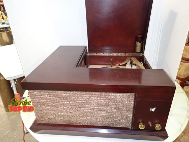 Lot 59-14248 - Mid-Century 1956-57 VM Tri-O-Matic Model 560A, Powers Up, Body is in Great Condition