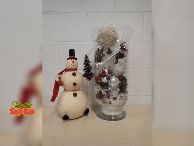 Lot 59-41018 - Christmas Decor
