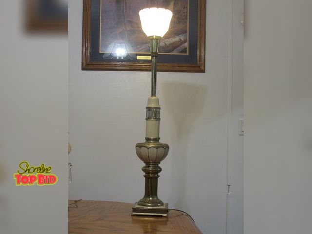Lot 59-10095 - 36"T, VERY heavy brass lamp.  Tested and working, the on and off switch knob on the base is missing,...