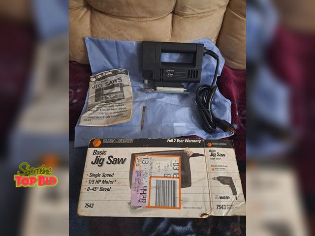 Lot 59-76054 - Black n decker jig saw...single speed..1/5 hp motor..0-45 degree bevel..hardly used..works