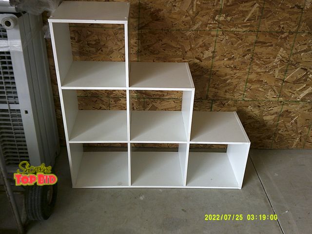 Lot 59-86021 - Nice 6 square shelf unit