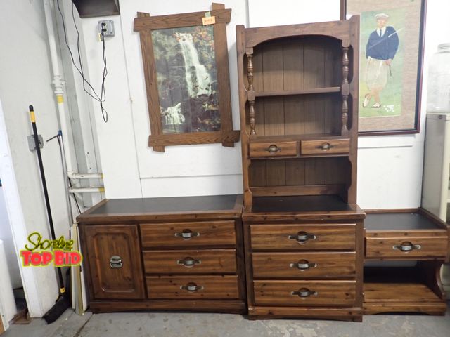 Lot 59-96017 - Young &amp; Hinkle Bedroom Set, 3 pcs