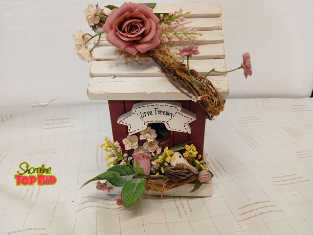 Lot 59-71042 - Nice little bird house decor