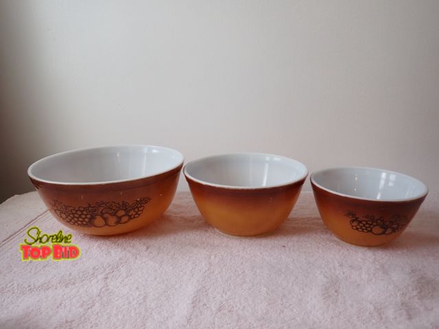Lot 59-43524 - Vintage Set of 3 Pyrex Old Orchard Nesting Bowls