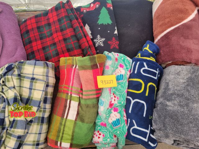 Lot 59-93227 - 10 Blanket Lot! Lots of soft and cozy blankets, for an unbeatable starting price!